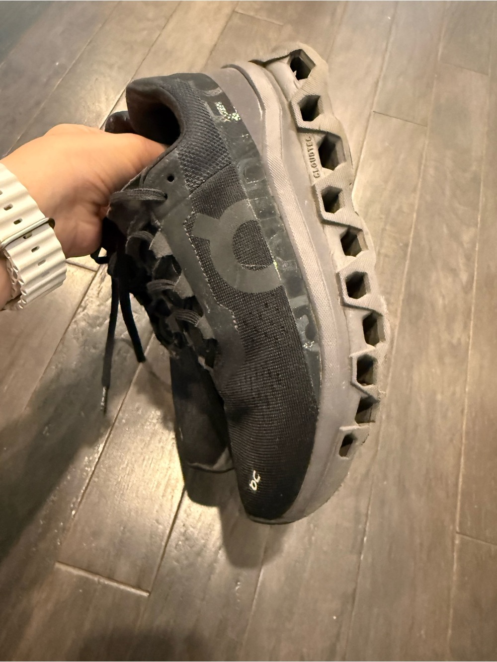 On Cloud monster Black/Grey Cloud-Style Sneaker
